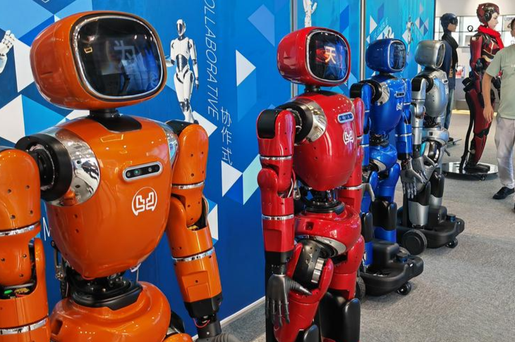 В Шэньчжэне открылся первый в мире магазин роботов формата 6S