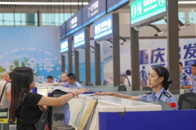 В Китае среднесуточное число пересечений границы во время предстоящих праздников превысит 2 млн человеко-раз