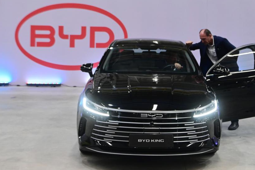 Китайский автопроизводитель BYD сообщил о стабильном росте выручки и прибыли в первом полугодии 2025 года
